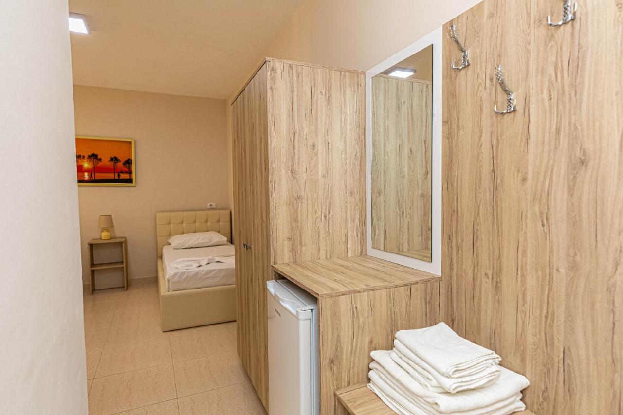 Vlorë Jordan'S Hotel מראה חיצוני תמונה