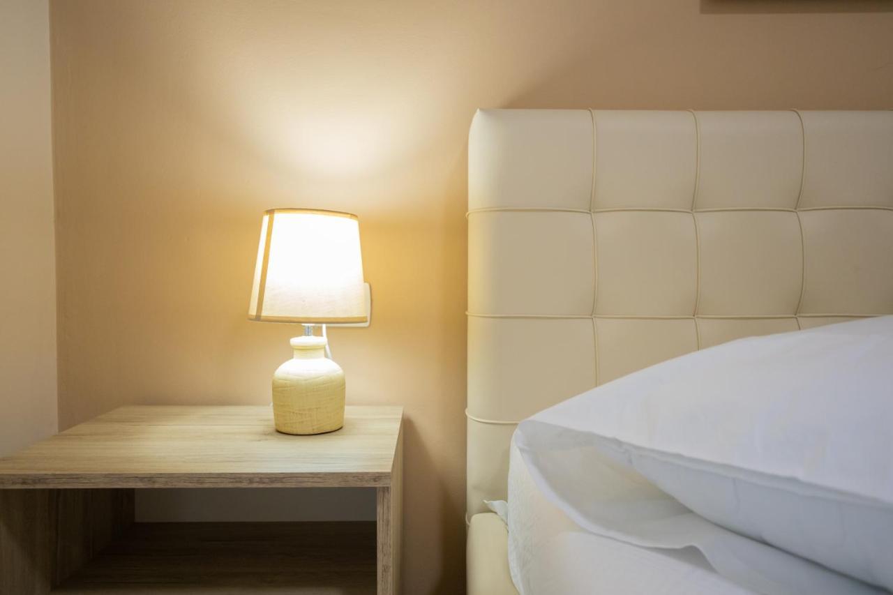 Vlorë Jordan'S Hotel מראה חיצוני תמונה