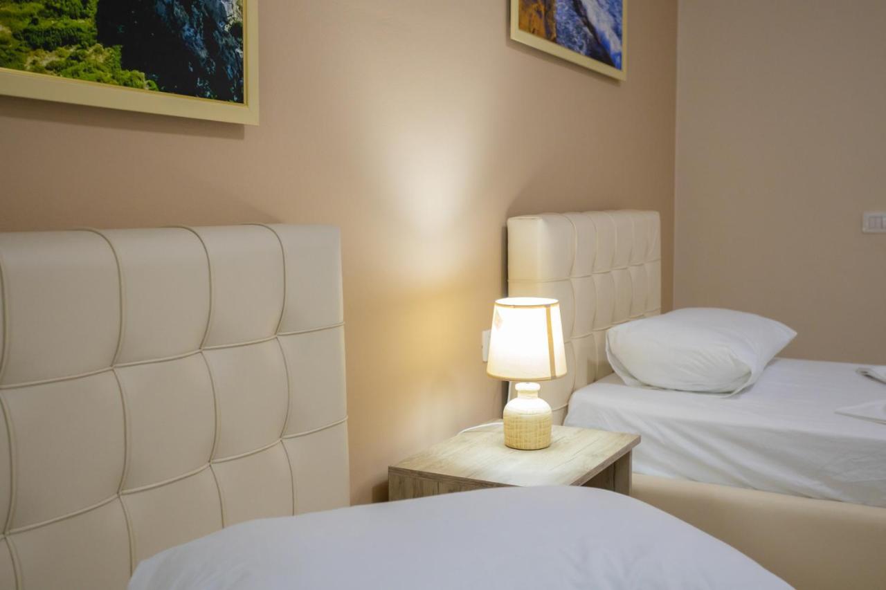 Vlorë Jordan'S Hotel מראה חיצוני תמונה