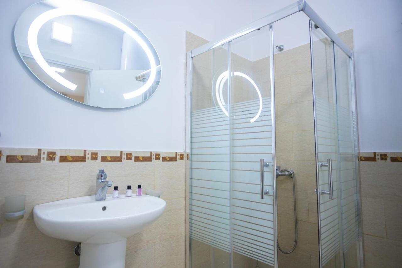 Vlorë Jordan'S Hotel מראה חיצוני תמונה